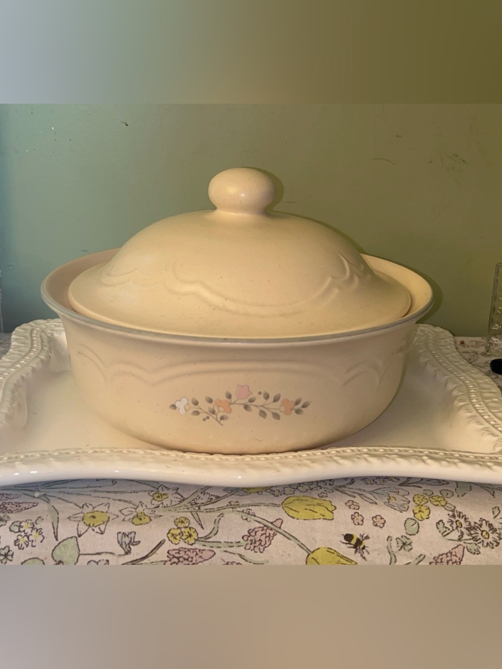 Pfaltzgraff Remembrance 2-quart round covered casserole dish Vintage